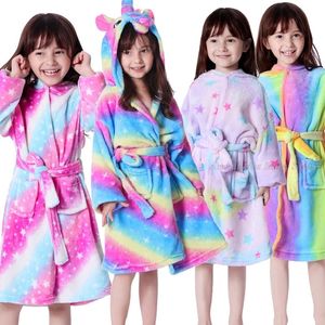 Flickor Robes For Kids Winter Bathrobe Unicorn Pyjamas Rainbow Pink Purple Sleepwear Girl's Dressing Clown Flanell Hooded Hooded Handduk Robe 240111