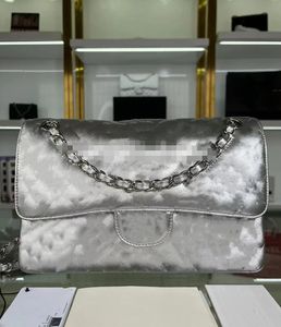 TOP Designer Borsa a tracolla con catena Pochette con patta Borse in pelle di pecora manici da donna Doppie lettere Solid Hasp Vita quadrata Borsa da donna di lusso in argento lucido