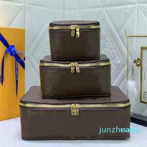 Designer-väskor Stora medium och små tryckta bokstäver Moderna resesmycken Box Cosmetic Bag Storage Box 2024
