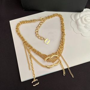 Luxury Chains Pendant Necklace Classic Gold Plated Necklace Designer Brand Logo Jewelry Women Elegant Charm Necklace Winter Girl Par Gift Smycken med låda