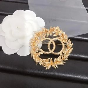 Fashion Designer Brooch Crystal Gold Plated Letter Pins Brooches Wedding Jewerlry Accessories Gifts