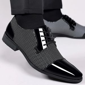 Trendige klassische Herren-Kleiderschuhe für Herren, Oxfords, Lackleder-Schuhe, Schnürschuhe, formelle schwarze Leder-Hochzeitsfeier-Schuhe 240110