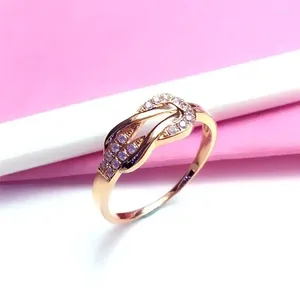 Klaster Pierścienie Unikalny projekt 585 Purple złoty plisowany 14K Rose Inkrustowany Wykwintny kryształ dla kobiet romantyczny urok biżuterii