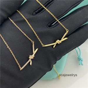 Designer Necklaces Womens Knot Drill Jewelry for Women Diamonds Necklace Complete Brand as Wedding Christmas Gift Chain