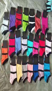 Moda Pembe Siyah Gri Çok Havalı UNISEX SOCKS Etiketler Karton Çoraplar Spor Futbol Ponpon kızları Yetişkin Kısa Çökme Cotton4507205