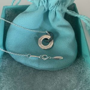 Tiffanylrisファミリースターリングシルバー1837ダブルネックレス女性インターネットレッドカラーチェーンパーソナライズされた男性カップルブラックリングペンダント