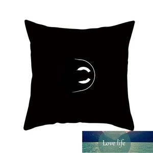 Cuscino da tiro di design All-match Cuscino da tiro in bianco e nero Lettera Logo Fodera per cuscino per la casa Cuscino decorativo per divano Nucleo del cuscino rimovibile