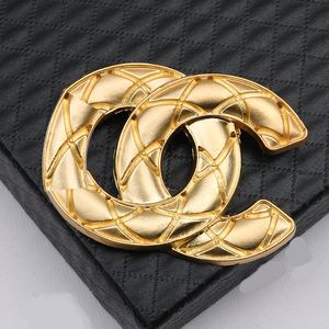 Luxury Designer Brooch Gold-Plated Pin Brooches Fashion Style Jewelry Girl Plaid Brooch Premium Gift Couple Family Wedding Party Jewelry Accessory