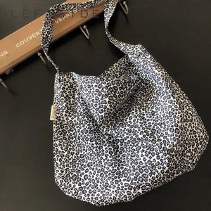 Leftside Leopard Design Koreańskie zakupy mody Zakupy duże torby na ramię dla kobiet Lady Tote Baga Duża torebka pojemności 240111