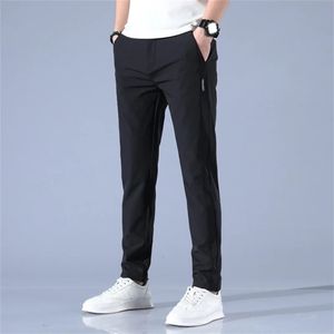 Pantaloni da golf primavera autunno per uomo Moda Corea Elasticità Abbigliamento da golf Pantaloni da uomo Pantaloni sportivi lunghi Pantaloni da lavoro casual 38 240111