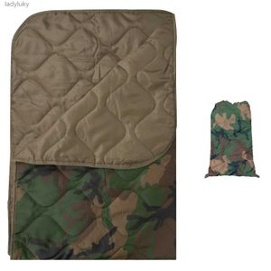 Sovsäckar camo woobie militär ultralight camping quilt reser utomhus kamouflage filt bärbar varm sovsäck pad poncho jaktl240111