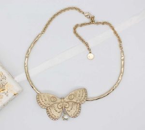 2024 Luxury Quality Charm Butterfly Design Pendant Halsband med naturskalpärlor i 18K guldpläterade har stämpelarmband droppörhängen PS3747A