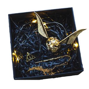 Visa kreativt guld snitch serie ringlåda förslag mysterium lyx metall smycken lagringslåda väska bröllop ringar söta vingar tjej gåva