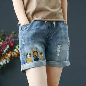 Jeans Ny sommar denim shorts kvinnor söt söt broderi katt rippad fick elastisk midja avslappnad blekt tvättade jeans shorts 2023