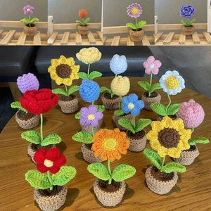 Outras artes e artesanato Mini estilo bonito DIY Simulação de simulação de vaso de flores Fio de plantio de crochê de malha acabada para casa e jardim ornamento decorativo YQ240111