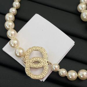 Berühmter Schmuckmarkenmarke Designer Limited Halskette Französische Luxus Klassiker Klassiker Doppelbrief eingelegt Swarovski Perlen Damen Charme Elegante Halsketten Mutter Fashion Geschenk 8Gix
