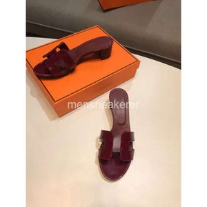 Oranss Classic Slipper Sandal Shoes Designer Женщины Сандалии роскошные тапочки скользки с плоскими шлепанцами крокодиловая кожа Слид -Слайд Ladies Beach 2024 Summer High Heel Dhiu