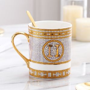 Caneca de cerâmica criativa com borda dourada, xícara de café para café da manhã em casa, chá e café, atacado, fornecimento direto da fábrica