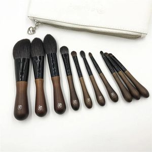 Pennelli 10 pezzi Pennelli per trucco in pelo di capra Set professionale Kit di pennelli cosmetici per fard in polvere di legno naturale Evidenziatore Ombretto con borsa