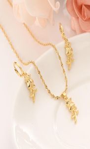 18 K Fint guld GF Rose Flower Europe Kvinnor smycken set smycken gåva Dubai hängande örhängen diy charms kål få rich2732482