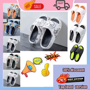 Gratis fraktdesigner Casual Platform Slides Clogs Slippers Män Kvinna slitstarkt slipgrå gummi andningsbara mjuka sulor Flat Summer Beach Slipper