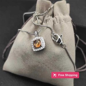 Hänghalsband Dy Designer Diamond Chain Luxury Pendant Halsband för Woman Man Multicolour 925 Sterling Silver Square Cross Elegant Necklace Par New Year BR