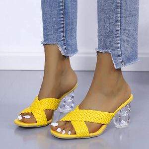 Hausschuhe 2024 Seltsame High Heels Sandalen Frauen Sommer Plus Größe Weben Weibliche Mode Gelb Offene spitze Rutschen