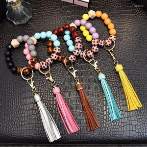 Nyckelringar 2024 Träpärlor Keychain med Tassel Pärlat armband Fashion Wood Keyrings Round Chips för män Kvinnakedjor