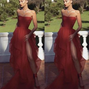 Abito da spettacolo da sera rosso scuro 2024 Pieghe senza spalline Tulle Split Side A Line Prom Abiti da festa formale Robe De Soiree Abiti da festa