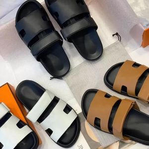 Sandálias de designer de alta qualidade chinelos praia clássico sandália plana luxo verão senhora couro flip flops homens mulheres slides