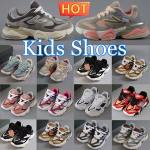 Scarpe da corsa per bambini 9060 Sneakers per bambini ragazzi ragazze Trainning Designer Runner Shoe Sale marino Bianco Artico Grigio Quarzo Pioggia Nuvola Mattoni Nero Bianco Sport