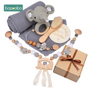 Bopoobo Baby Toys Set Wood Cartoon Animal Born Gift Box Bath Handduk PACIFIER Kedja Brush Milestone Anpassa POGRAph 240111