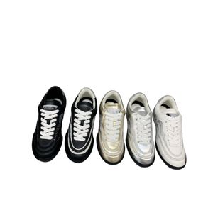 Pequena fragrância strass sapatos de beisebol feminino 2024 início da primavera novo cinto de couro sapatos casuais planos pequenos sapatos brancos