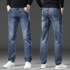 Jeans elasticizzati da uomo alla moda Pantaloni da uomo semplici con gamba dritta Pantaloni lunghi in denim casual classici Pantaloni da uomo semplici slim fit 240112