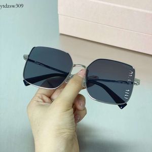 Fashionable and versatile sunglasses, MIU, high-end at home, women's sunscreen, large frame, small sunglasses, and eyewear for showcasing face