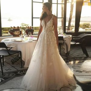 Abiti da sposa con scollo a V con cinturino per spaghetti per le donne Abiti da sposa senza schienale Una linea Abito da sposa in pizzo ricamato Abito da spiaggia Robe de Mariee