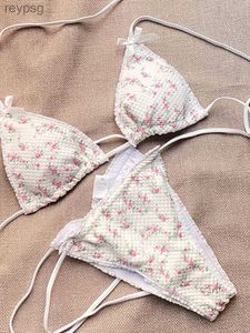 Kobiety stroje kąpielowe Miyouj Floral Print Bikini Zestaw biały kolor strojów kąpielowych Kobiety seksowne bikinis mikro thong bandaż trójkąt na plażowy BILIKINI YQ240112