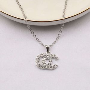 Semplice designer di lusso di marca doppia lettera collane con pendente catena placcato oro 18 carati Crysatl strass maglione Newklace per le donne gioielli da sposa accessori30