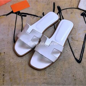 Classical Oran Pure Slifors Lady Slides Flat for Women Sandal Sandalo Sandali in pelle Solido Sandali unisex Coppia Scarpe per la spiaggia Pacchetto del comfort OFV8