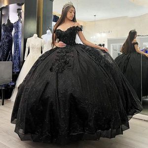 2024 czarne seksowne sukienki Quinceanera cekinowe koronkowe aplikacje kryształowe koraliki z ramion ręka wykonana kwiaty plus size formalne impreza wieczorne suknie