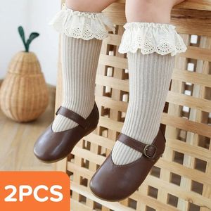 Носки до колена для маленьких девочек, детские носки для малышей, гетры, однотонные хлопковые эластичные милые милые длинные носки с кружевом и оборками 240111