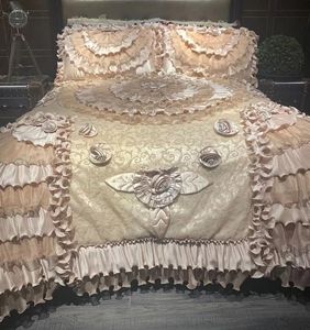 Champanhe estilo de casamento luxo jacquard estereoscópico rosa renda colcha cama saiashett coverlet conjunto fronhas 240112