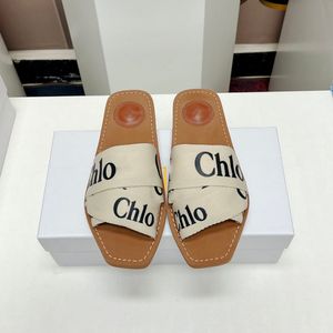 Designer tofflor Sandaler Summer Flat Slipper Fashion Beach Men Woman Big Head Slipper Rainbow Letters Lightweight Ladies Rainbows Foam Slides DFGSD