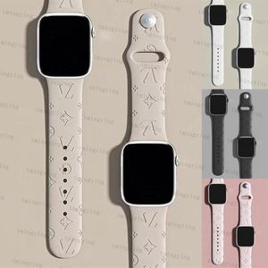 Designer-Silikon-Apple-Watch-Band 38 40 41 42 44 45 49 mm L Flower Watchs Strap-Armband für Iwatch 9 8 7 6 5 SE Luxus-Mode-Uhrenarmbänder