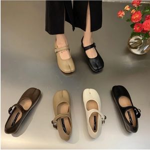 Kleid Schuhe Frühling Tabi Ninja Mokassins Runde Split Toe Flache Frauen Einzelne Schuhe Schnalle weibliche Casual Weiche Mary Janes schuhe