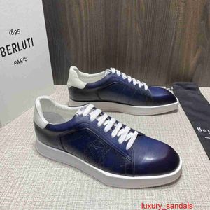 Casual Shoes PlayTime Scritto Leather Sneaker New Men's Stellar Scritto Mönster Läder Läder Casual Sportskor Lace Up Low Top Shoes HBQC