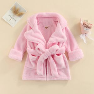 Carino Bambini Bambini Flanella Animali Accappatoi Neonati maschi Ragazze Tinta unita Rosa Blu Asciugamano da bagno Inverno Abbigliamento per bambini 240111