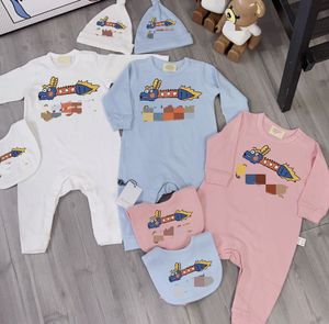 Designer Baby Boys Letter Printed Rompers Toddler Kids Cartoon Long Sleeve Jumpsuits med hattar Bibs Spädbarn Girls Cotton Climb Cloment Set S1025