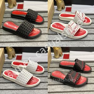 2024 Designer Spikes Hausschuhe Nieten Wildleder Sandalen Männer Gedruckt Slides Flache Schuhe Sommer Rote Dicke Sohle Outdoor Sandale Größe 35-46 mit Box