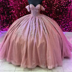 ثياب Quinceanera اللامعة الوردي 2024 حبات كريستال تول تول